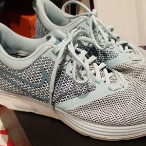 Womens Mint/ Ocean bliss colored Nike Zoom Strike.